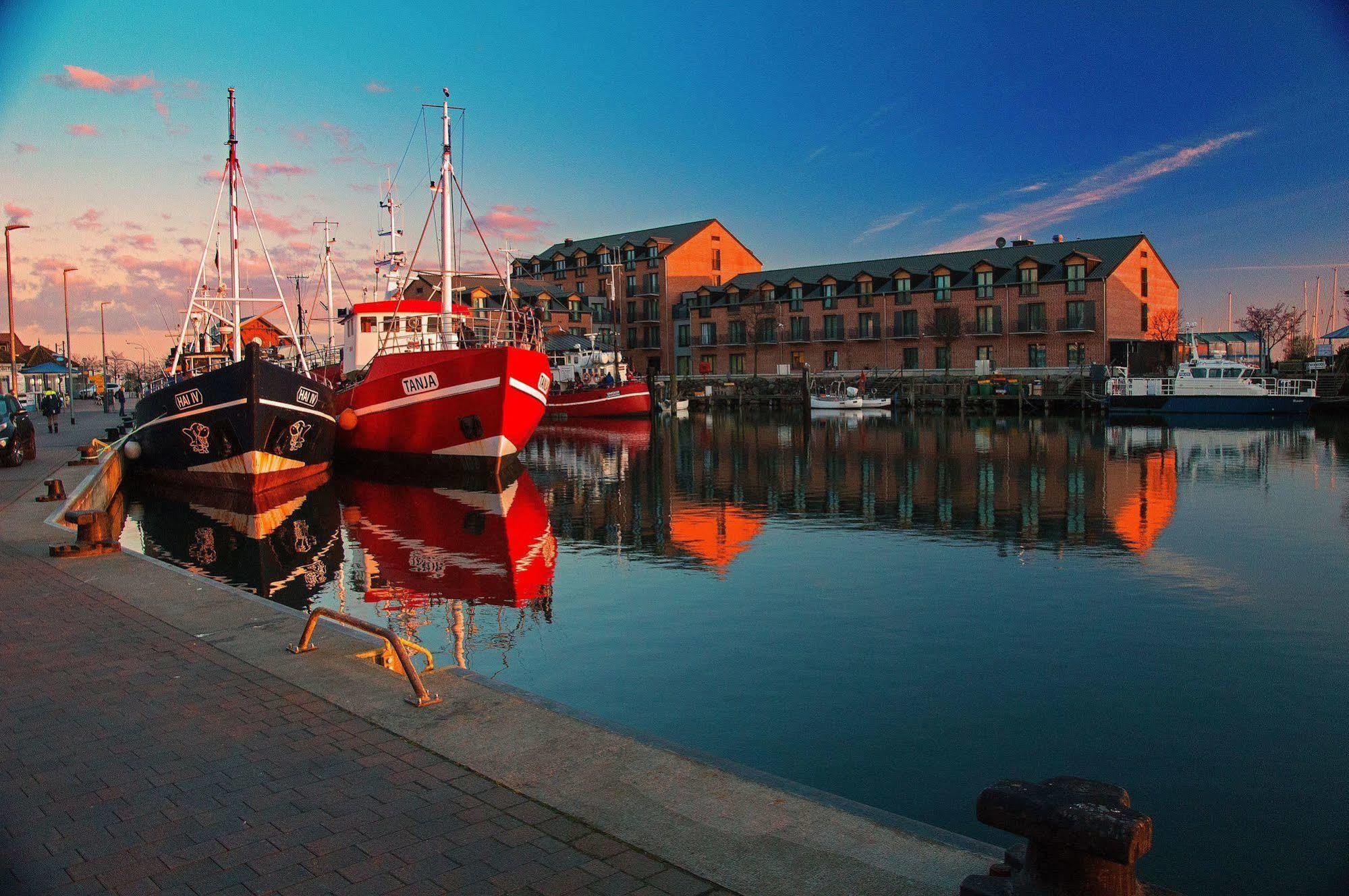 Hafenhotel Meereszeiten Heiligenhafen Bagian luar foto